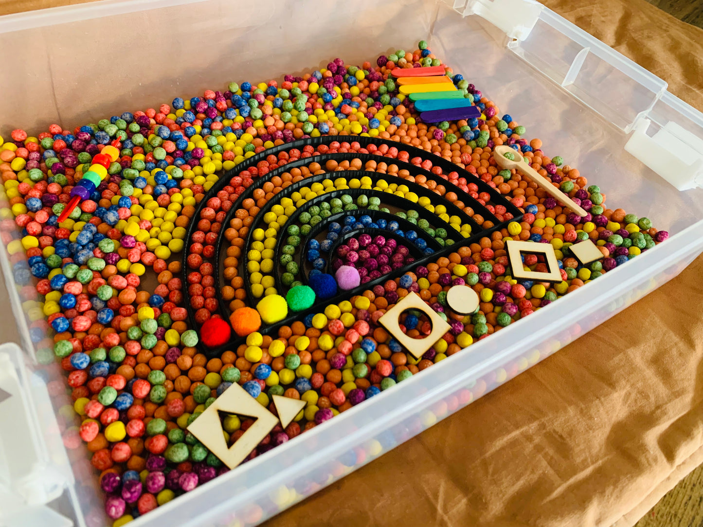Bac sensoriel : L’arc-en-ciel