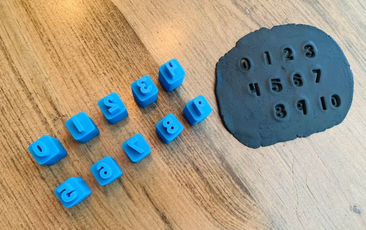 Alphabets pour pâte à modeler