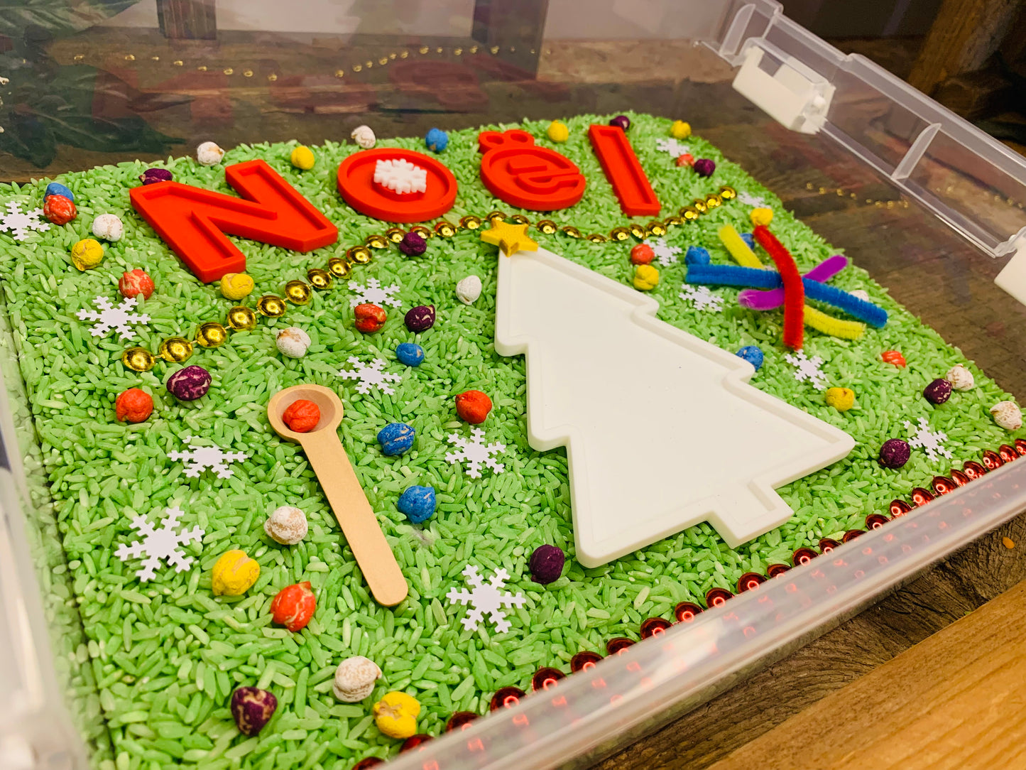 Bac sensoriel : Le sapin de Noël