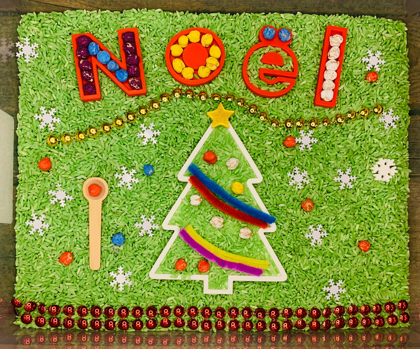 Bac sensoriel : Le sapin de Noël