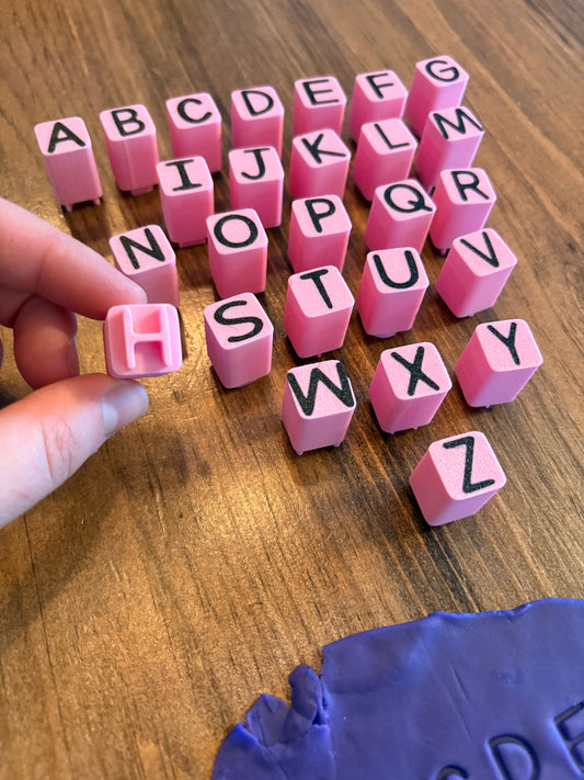 Alphabets pour pâte à modeler